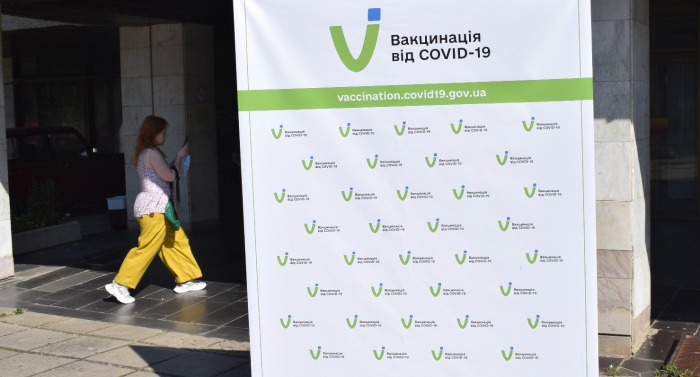 За перші 2 години роботи щепили 135 людей: як в Ужгороді працює Центр вакцинації від COVID-19