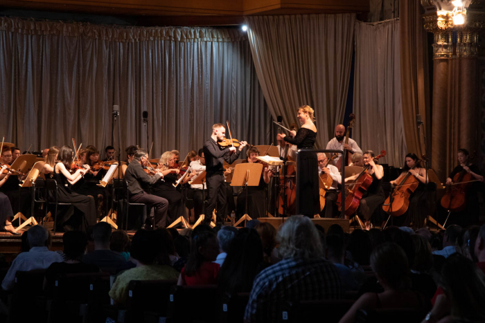 «Чайковський та Равель»: симфонічний оркестр в Ужгороді подарував шанувальникам феєрію звуків і ритмів (ФОТО)