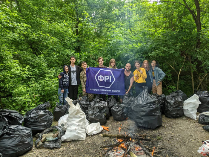 Толока в Ужгороді: 30 мішків зі сміттям підуть на вторинну переробку