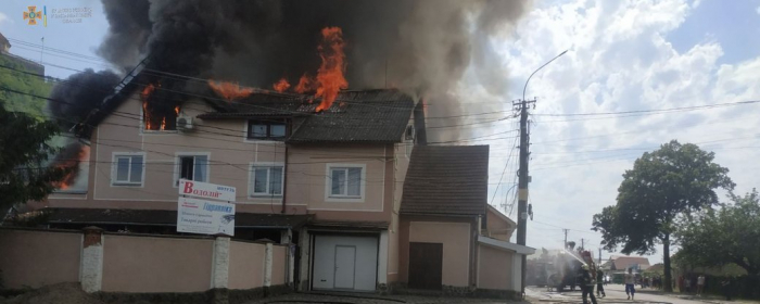 Пожежа в Мукачеві: горіли складські приміщення мотелю