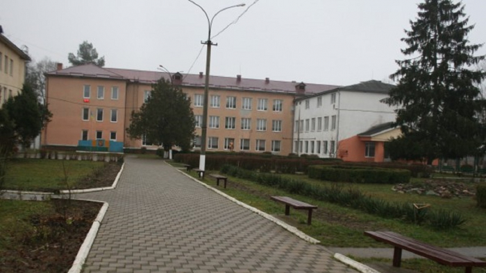 Великоберезнянську школу-інтернат таки не закриють. Сесія облради тільки що ухвалила відповідне рішення