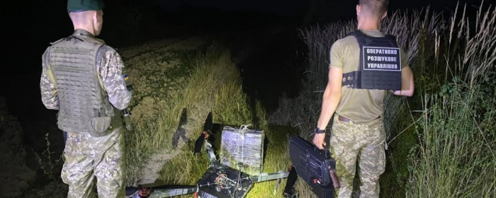 На кордоні з Угорщиною затримали квадрокоптер з сигаретами
