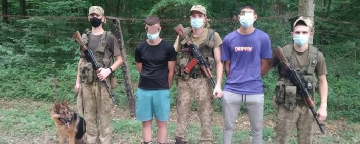 Нелегальних мігрантів з Алжиру затримали на Закарпатті