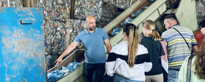 Першу відкриту екскурсію провели на станції заготівлі вторсировини в Ужгороді (ВІДЕО)