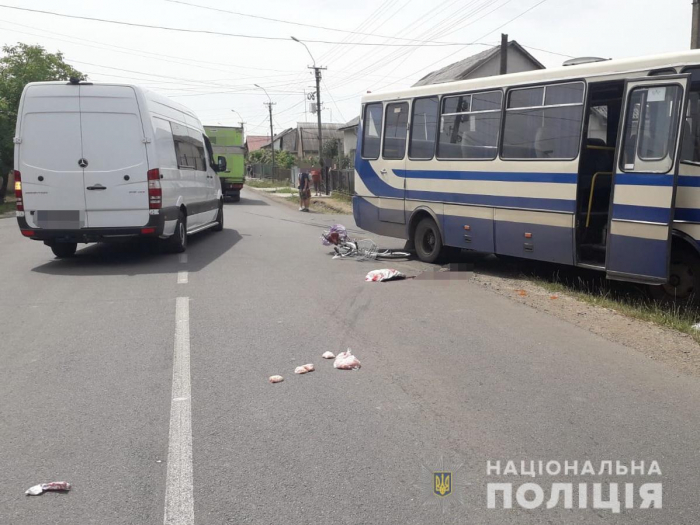 Поліція Виноградова встановлює обставини ДТП за участі велосипедистки