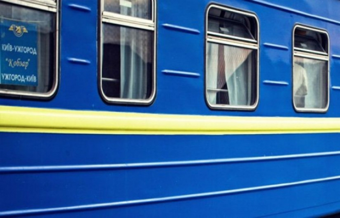 Пасажирка потяга «Київ-Ужгород» народила немовля у вагоні