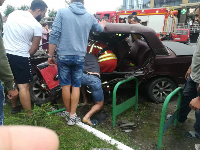 Деталі моторошної ДТП на Закарпатті: рятувальники деблокували постраждалого (ФОТО)