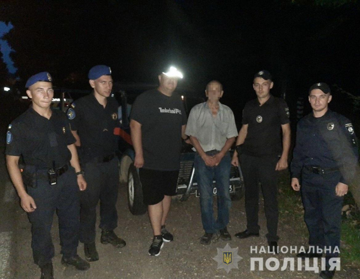На Мукачівщині правоохоронці розшукали пенсіонера, який заблукав у лісі