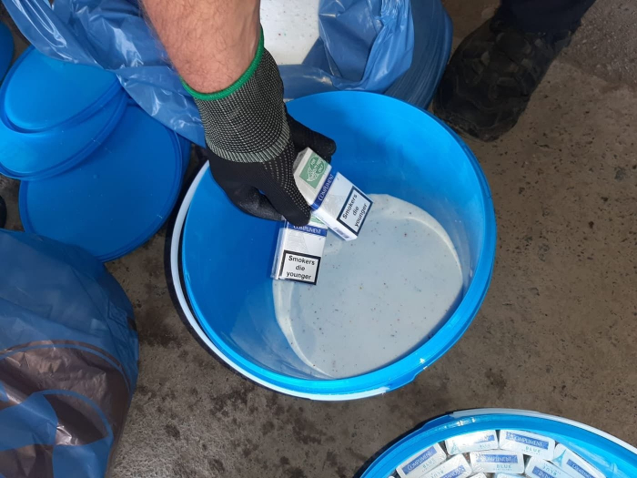 Замість прального порошку – цигарки: на Закарпатті затримали винахідливого контрабандиста-іноземця (ФОТО)