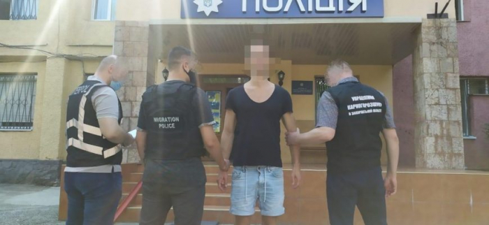 На Закарпатті затримали чоловіка, якого розшукував Інтерпол