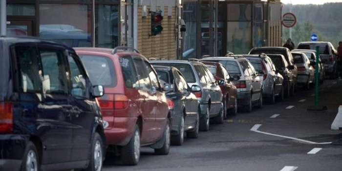 Закарпатська митниця: цьогоріч транспортний потік через кордон України значно збільшився