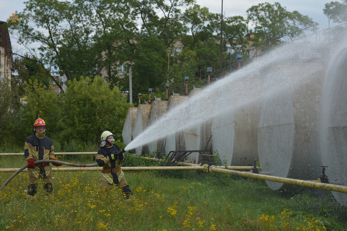 Рятувальники тренувалися приборкувати пожежі в Міжнародному аеропорту «Ужгород»