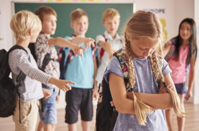 Булінг у школах: як рекомендують поводитися учням та їх батькам? (ВІДЕО)