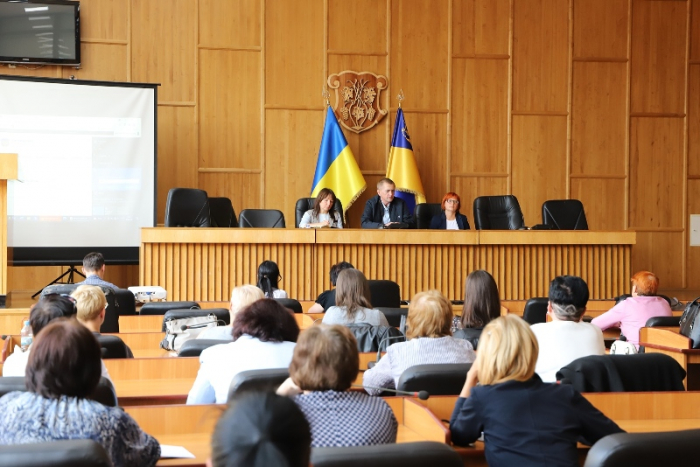 Про електронні трудові книжки та лікарняні розповідали працівникам Ужгородської міськради та УжНУ