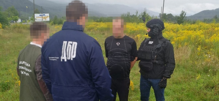 На Закарпатті затримали «на гарячому» військовослужбовця, який продавав метамфетамін