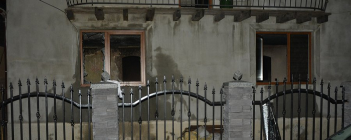 Вигнав з дому і підпалив хату: на Закарпатті затримали чоловіка 