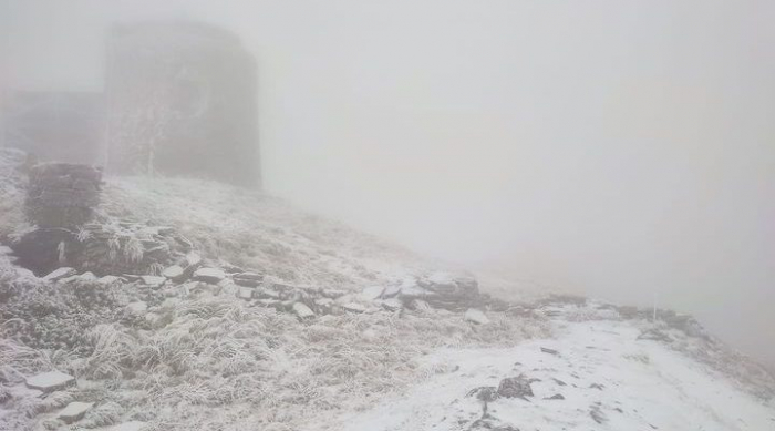 Перший сніг у Карпатах: Піп Іван засніжило (ФОТОФАКТ)
