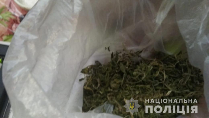Поліцейські вилучили з помешкання мукачівця наркотики та набої
