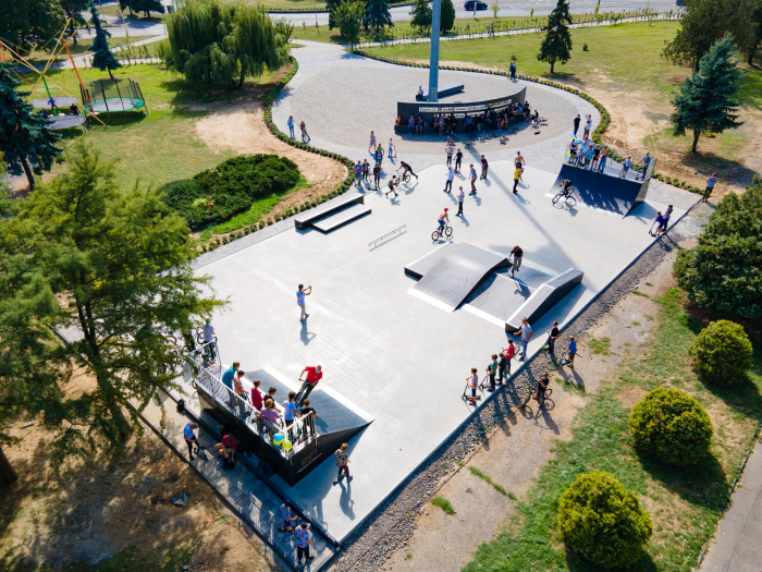 В Ужгороді відкрили скейт-майданчик (ФОТО)