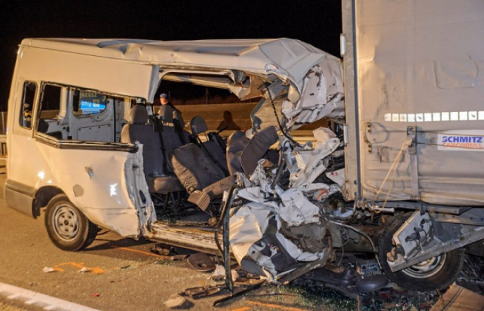 Закарпатці загинули в автотрощі в Угорщині – мікроавтобус зіткнувся з каміоном (ФОТО)