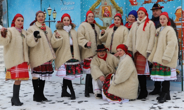 «Рожденство твоє…»: в Ужгороді колядницькі колективи вінчували та вітали із різдвяними святами