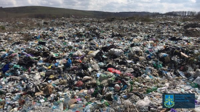 Директора товариства з утилізації сміття підозрюють у забрудненні довкілля