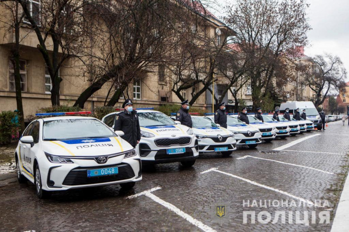 Автопарк поліції Закарпаття поповнили 10 службових автомобілів