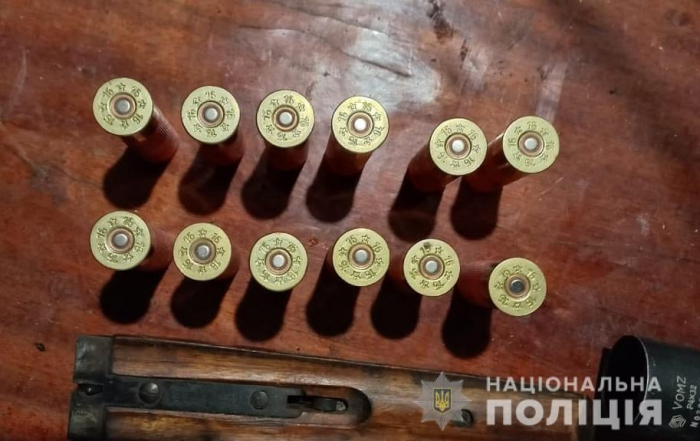 Поліцейські Мукачівщини викрили закарпатця на зберіганні зброї та боєприпасів