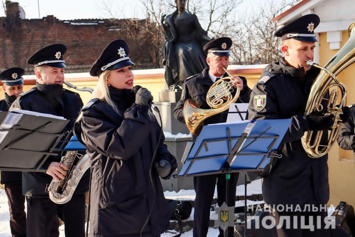 Оркестр поліції Закарпаття музично привітав ужгородців зі святом Водохреща
