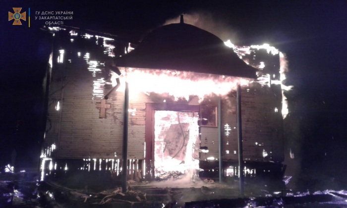 На Великоберезнянщині пожежа знищила дерев’яну церкву