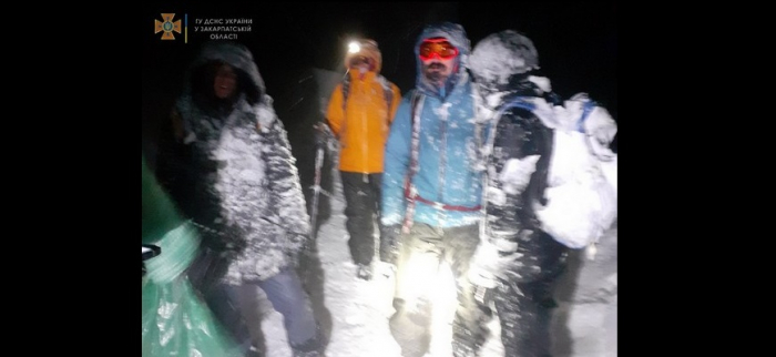 На Закарпатті рятувальники відшукали чотирьох туристів з Одеси, що заблукали у горах