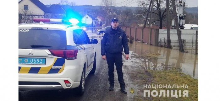 На Закарпатті з метою запобігання наслідкам підтоплення поліція посилено патрулює автошляхи