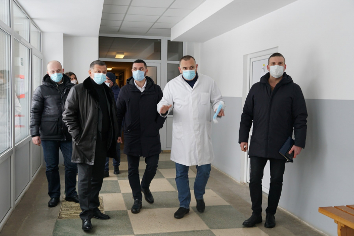 На виїзній нараді депутати Ужгородської міськради оглянули колишню районну лікарню
