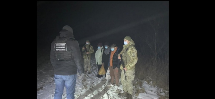 На Закарпатті затримали групу непальців, що прямували до ЄС (ФОТО)