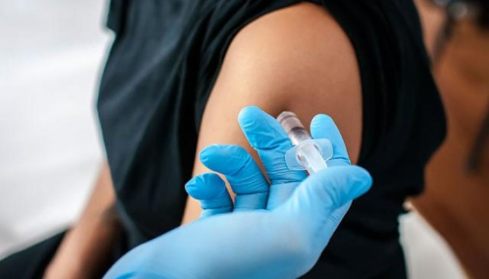 Понад тисячу закарпатців уже вакцинувалися бустерною дозою