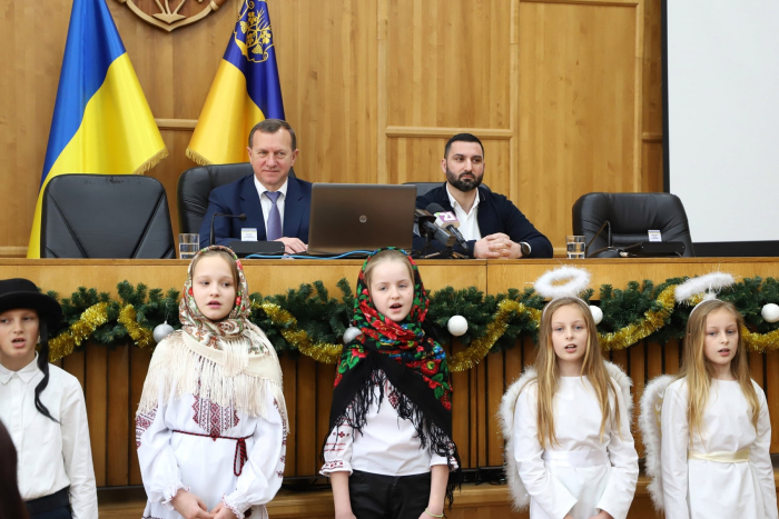 Засідання сесії Ужгородської міськради розпочалося з колядок та віншувань (ФОТО)