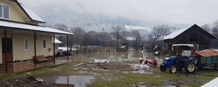 530 кубічних метрів води відкачали рятувальники з домогосподарств у смт Міжгір’я на Закарпатті