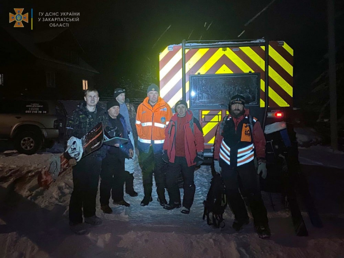 На Рахівщині три групи рятувальників шукали заблукалого сноубордиста