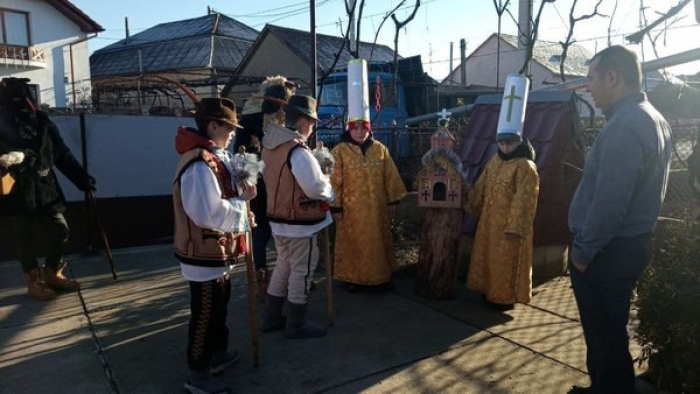 Колядують понад 30 років: як проходить вертепне дійство у селі Сторожниця на Закарпатті