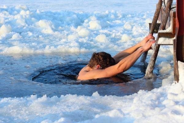 Крижані купання. Пояснення традицій на Водохреще (ВІДЕО)