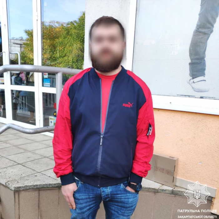В Ужгороді правоохоронці виявили у чоловіка, ймовірно, наркотичні речовини