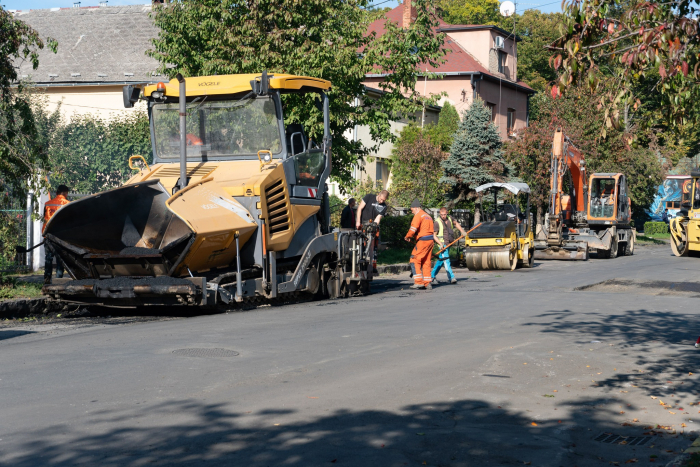 Тривають поточні ремонти ужгородських доріг