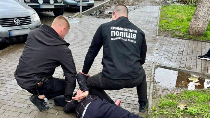 На Закарпатті затримали чоловіка, якого підозрюють в торгівлі наркотиками