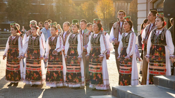 Закарпатський народний хор дав благодійний концерт на підтримку 128 бригади