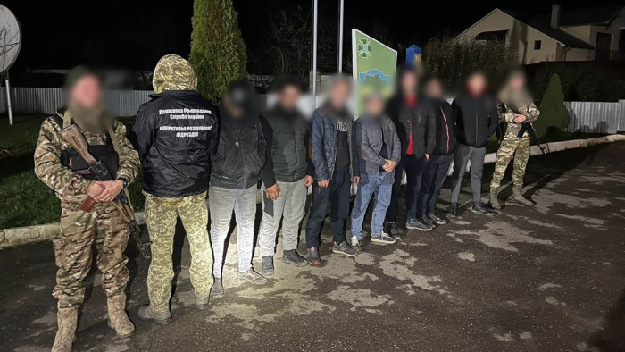 На Закарпатті затримали сімох чоловіків, які намагалися незаконно перетнути кордон