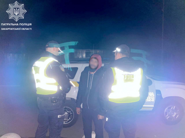 В Ужгороді патрульні затримали чоловіка, який перебував у розшуку