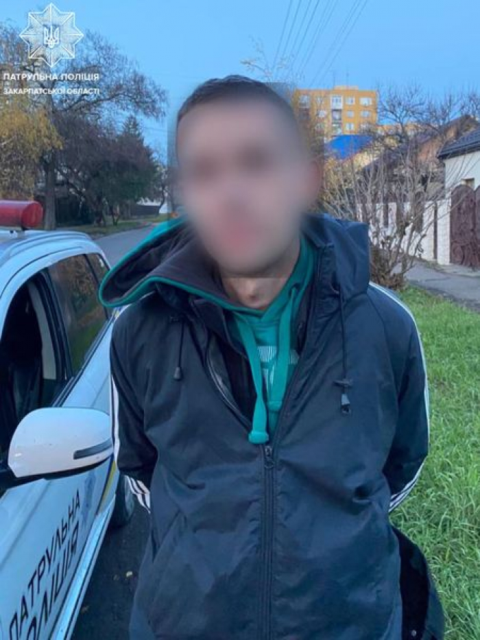 В Ужгороді патрульні роти ТОР виявили чоловіка, який мав із собою речовини, схожі на наркотичні