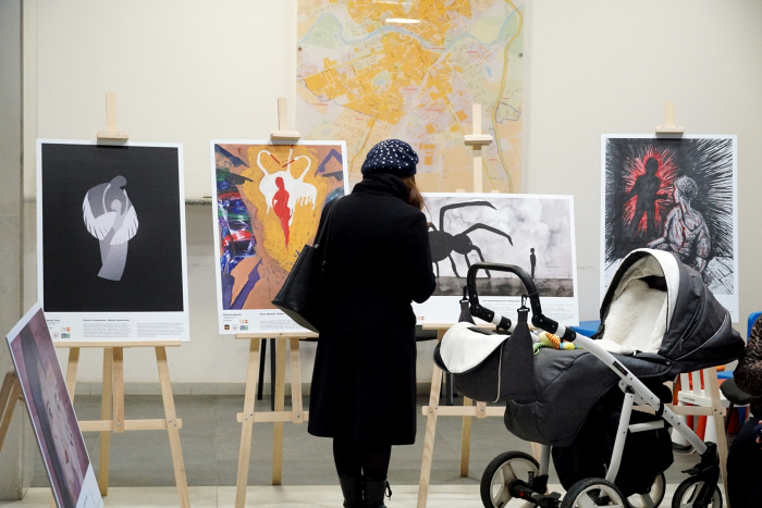 Виставку тематичних малюнків на тему протидії домашньому насильству відкрили у фоє Ужгородської міськради