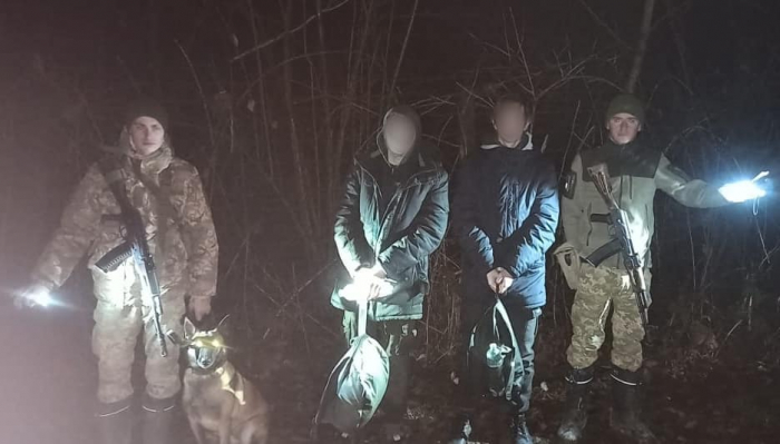 На Закарпатті поблизу кордону затримали ухилянтів, які намагалися сховатися в кущах (ФОТО)