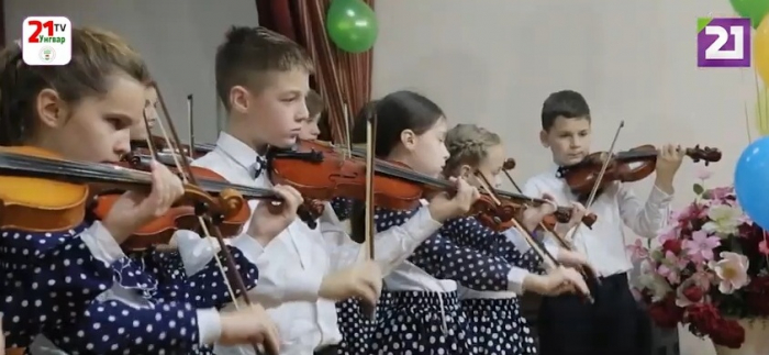 В Ужгородській музичній школі №1 організували концерт для першокласників (ВІДЕО)